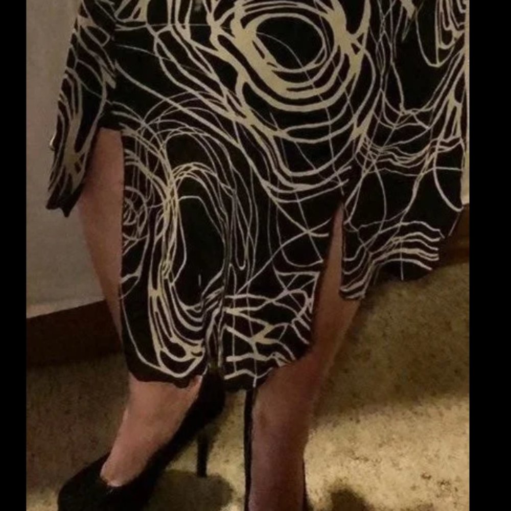 Peter Nygard Handkerchief hem skirt Pull on waist Black white abstract 12 EUC